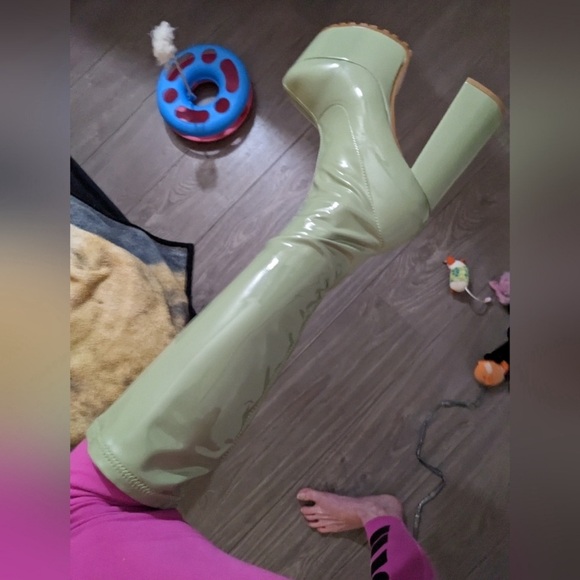 New green Selena knee high boots womens size 8 comes with the box - Picture 1 of 5